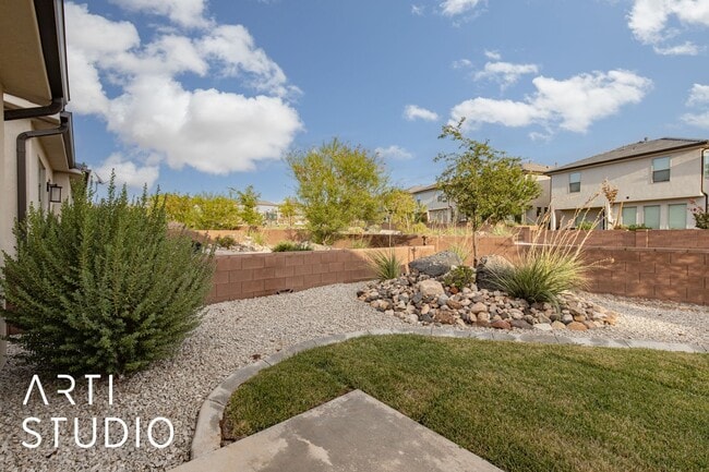 Building Photo - 3156 E Sky Rim Wy