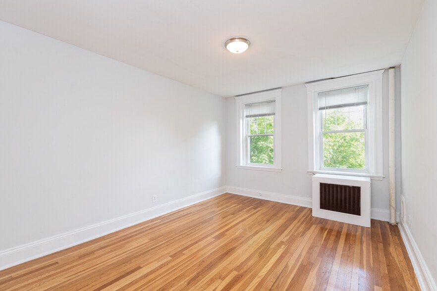 Building Photo - 286 Chestnut Hill Ave