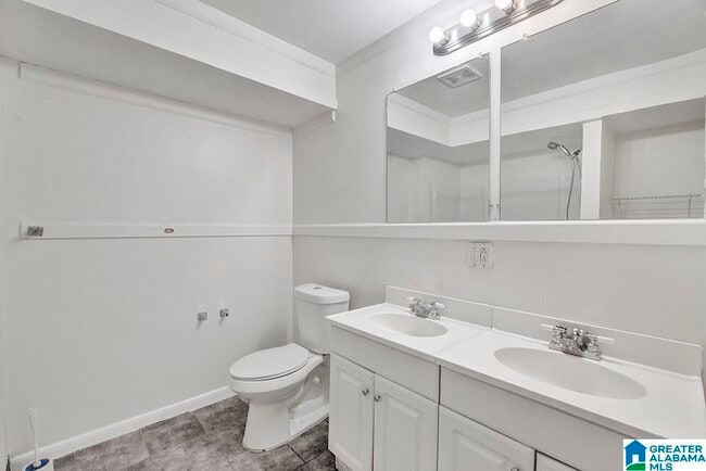 Building Photo - 126 E Jones Ct