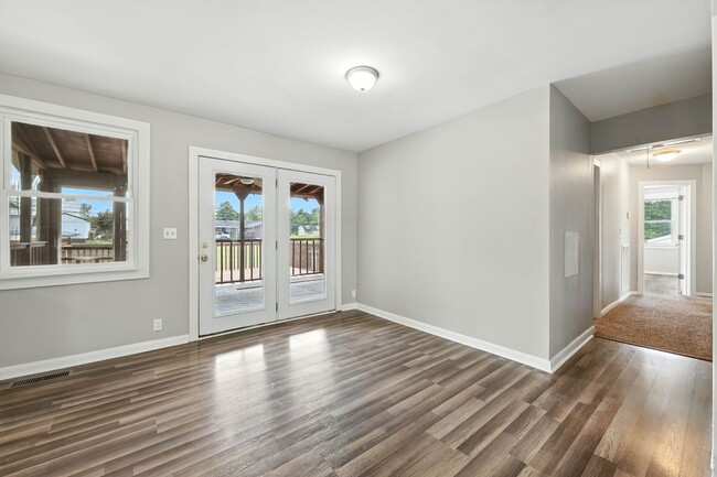 Building Photo - Spacious 3 bedroom home with finished base...