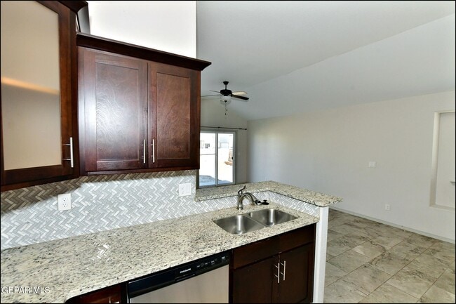 Building Photo - 14945 Tierra Escape Ave