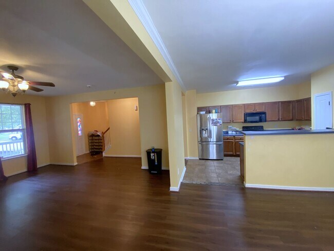 Building Photo - Charming Hampton Home