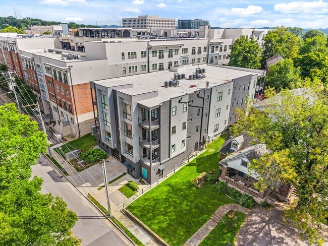 Building Photo - 119 Acklen Park Dr