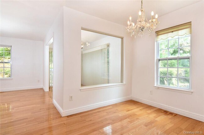 Building Photo - 352 Carroll Close