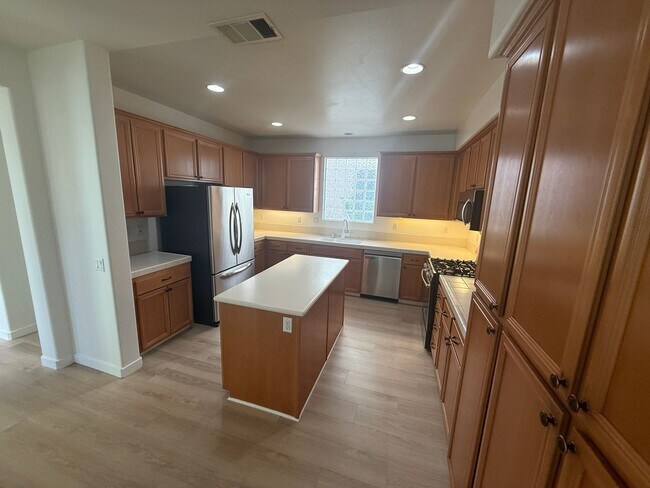 Building Photo - Spacious 3-Bedroom Home in the Andorra Community of Valencia!