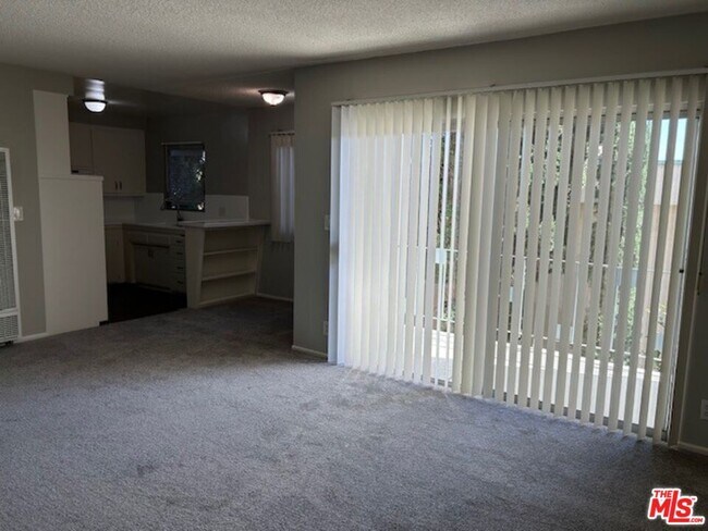 Building Photo - 1412 Barry Ave