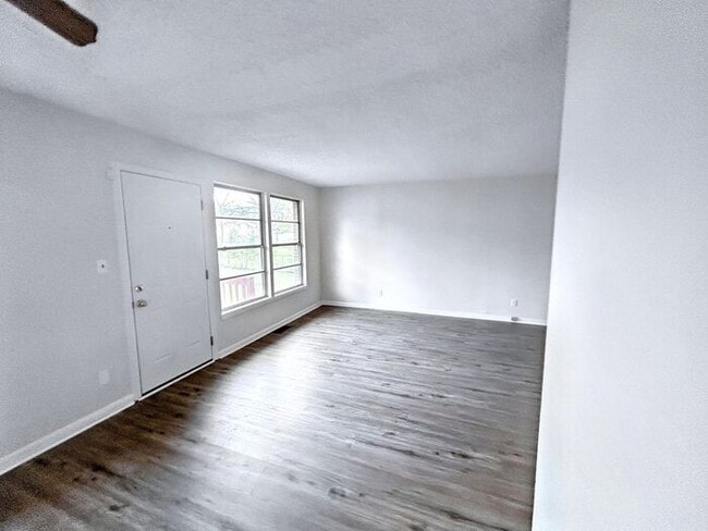 Building Photo - 1205 Woodward Rd