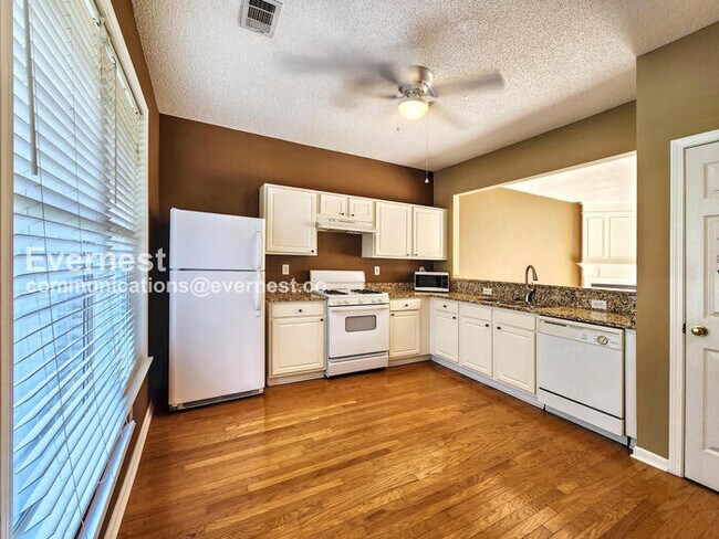 Building Photo - 2521 Heyoak Ct