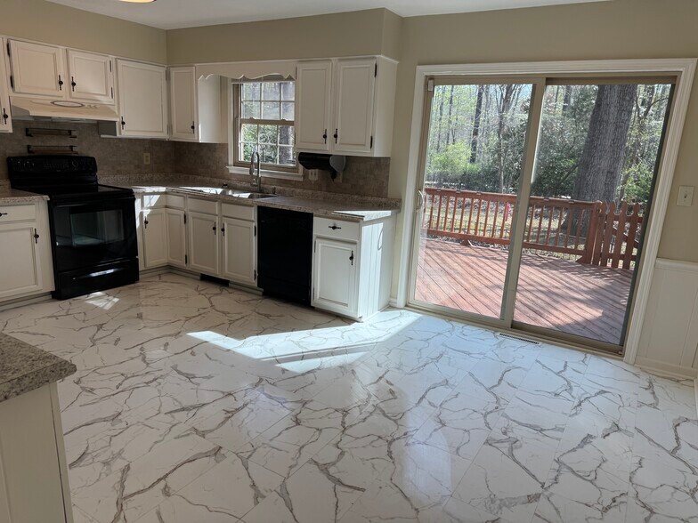 Building Photo - 5109 Forest Oaks Dr