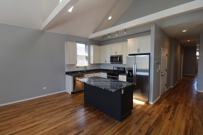 Building Photo - 2054 W Division St