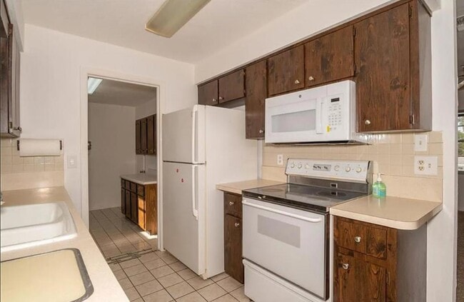 Building Photo - 209 S Lee St