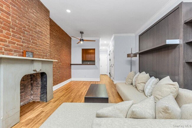 Building Photo - 348 E 89th St