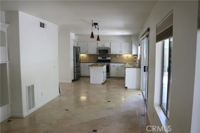 Building Photo - 17 Cagney
