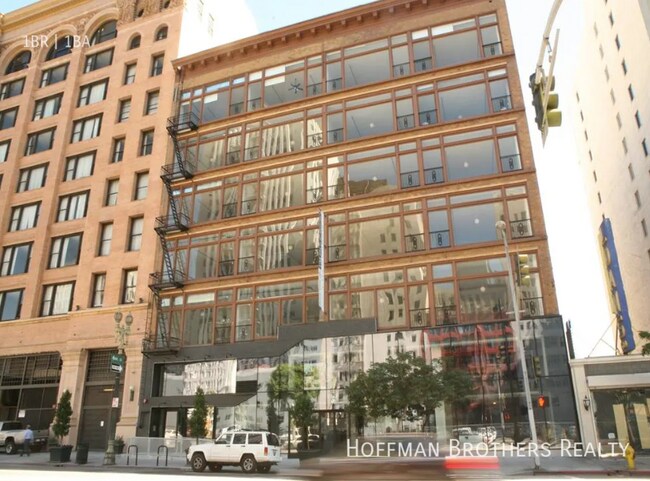 Building Photo - 620 Main St