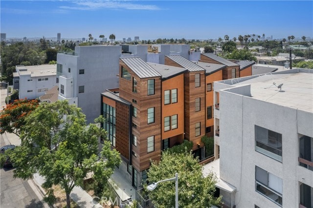 Building Photo - 1035 N Vista St