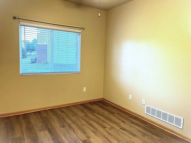 Building Photo - 1805 SW White Birch Cir