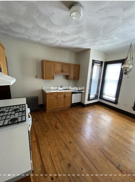 Building Photo - 211 Holland St