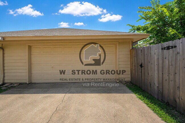 Building Photo - 316 Crowe Dr