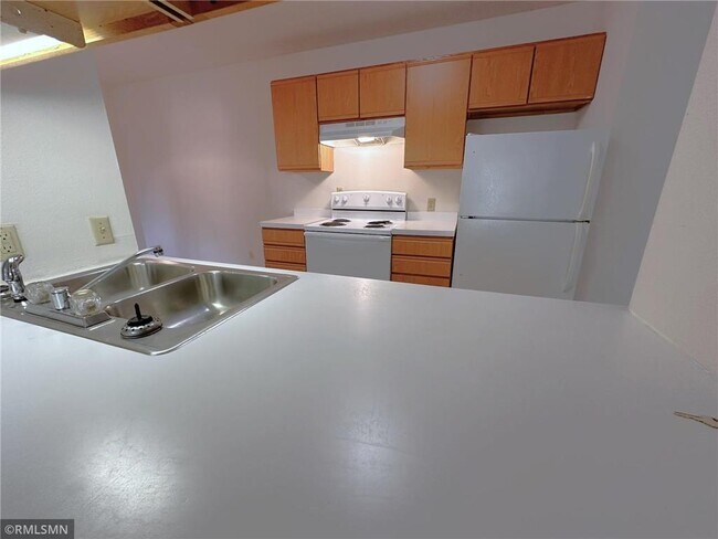 Building Photo - 560-580 Spring St