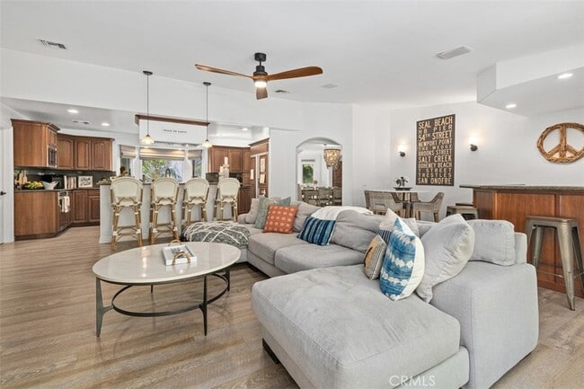 Building Photo - 600 Cliff Dr