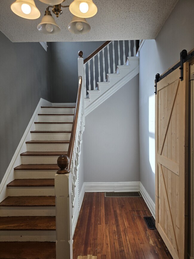 Building Photo - 3936 Mercier St