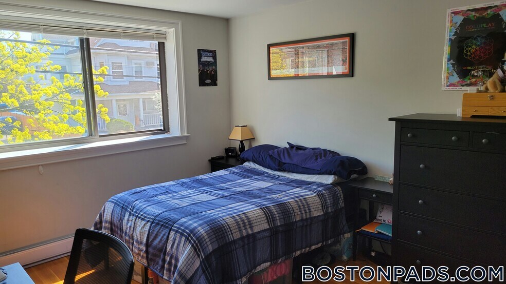 Building Photo - 134 Summer St