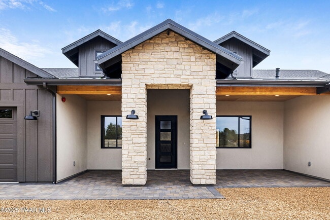 Building Photo - 4613 W Stazenski Rd