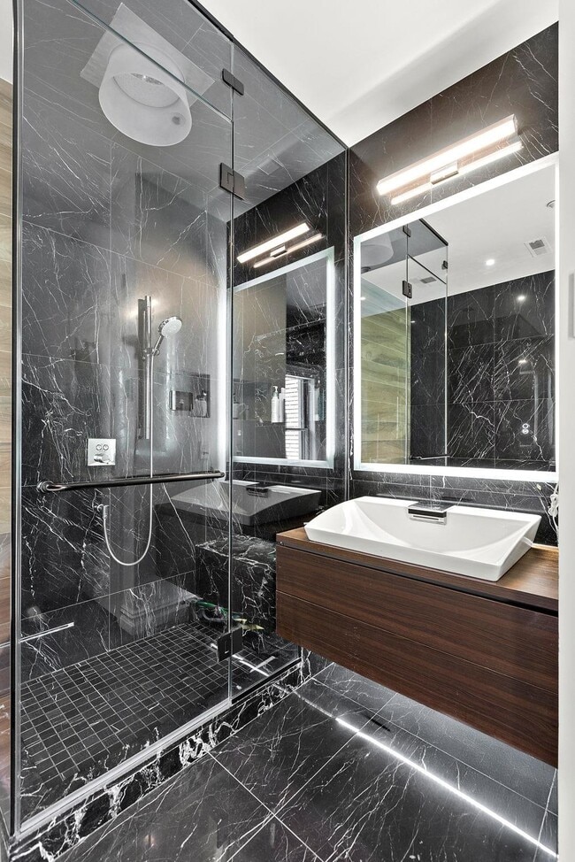 Building Photo - 33 Regency Pl