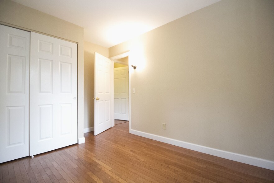 Building Photo - 3757 Dixie Dr