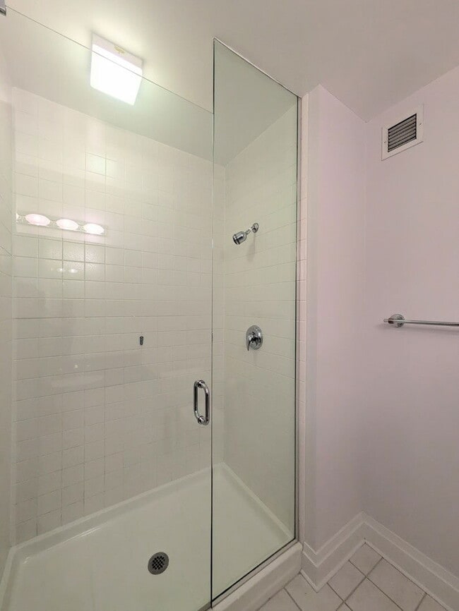 Building Photo - 33 W Ontario St