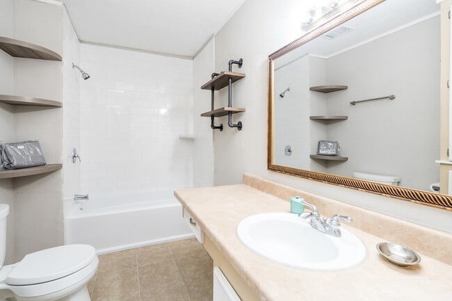 Building Photo - 503 Carrell St