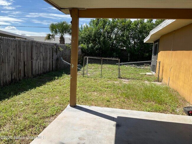 Building Photo - 753 Bianca Dr NE