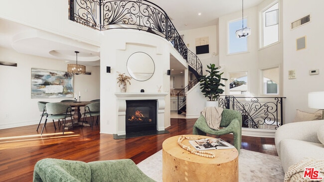 Building Photo - 844 3rd St