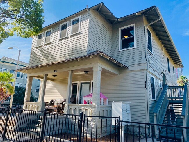 Building Photo - STUDIO RIGHT OUTSIDE OF DOWNTOWN! $1,495/m...