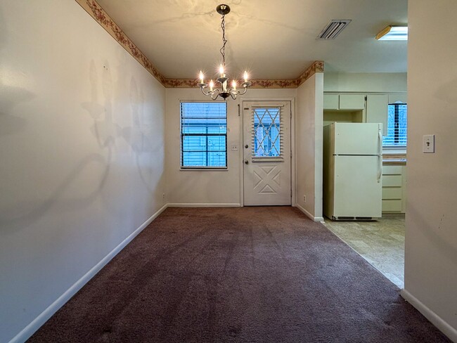 Building Photo - 2/2 Home in Turkey Creek Forest - Availabl...