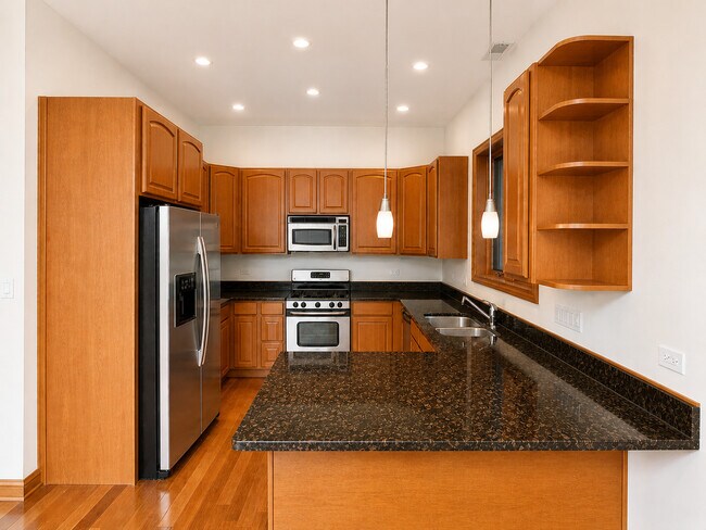 Building Photo - 1644 W Le Moyne St
