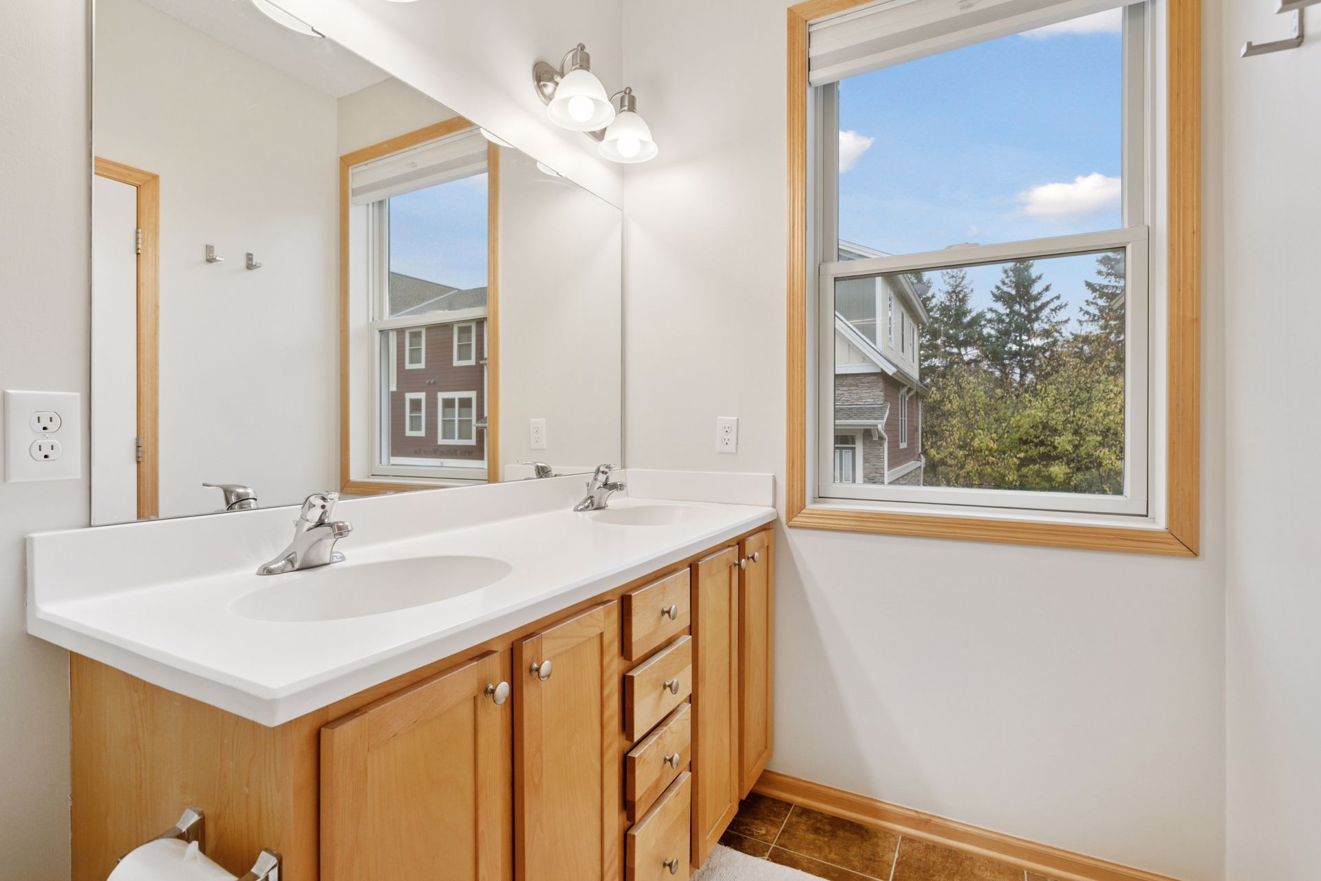 Building Photo - 10749 Falling Water Ln