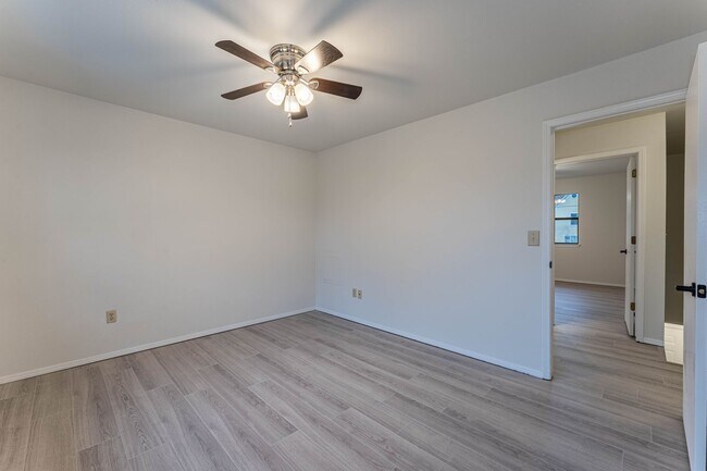 Building Photo - 2 Blocks from Downtown Siloam