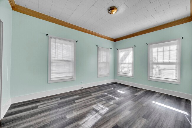 Building Photo - 415 19th St N