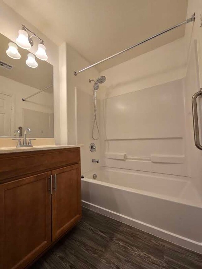 Building Photo - A Fabulous 5 Bedroom Home in Henderson