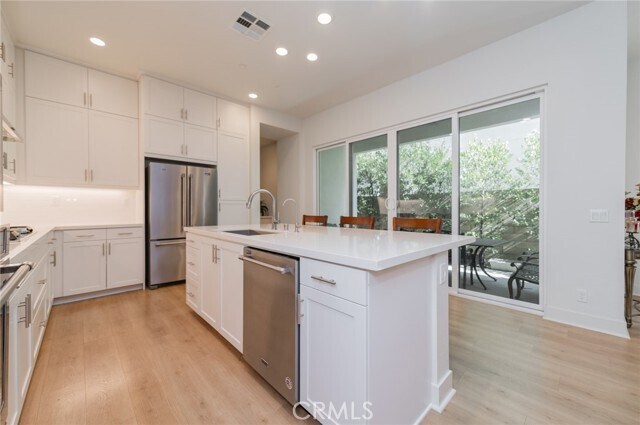 Building Photo - 119 Novel