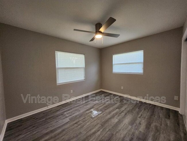 Building Photo - 306 S Mercury Ave