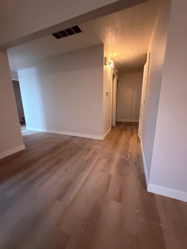 Building Photo - 1078 Barcelona Dr