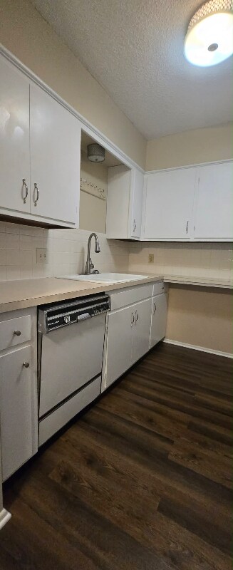 Building Photo - 911 W River Blvd