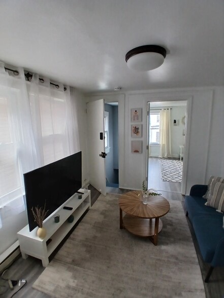 Living Room - 17 Thomas St