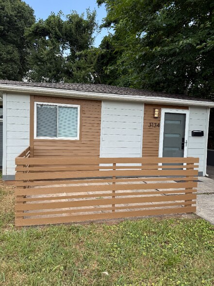 Primary Photo - 3134 Parkway Ave