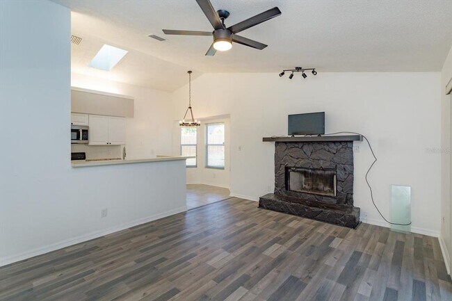 Building Photo - 5955 Kenlyn Ct