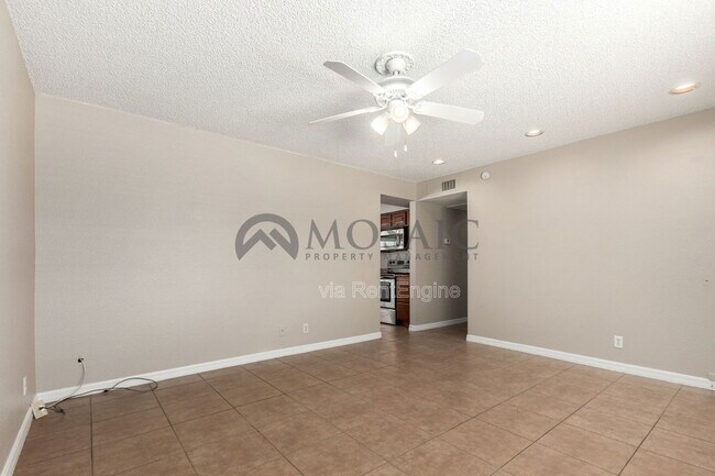 Building Photo - 426 E 8th Ave