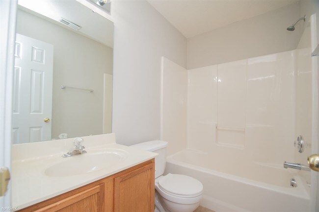 Building Photo - 3 br, 2.5 bath House - 2022 Sunset Village Dr