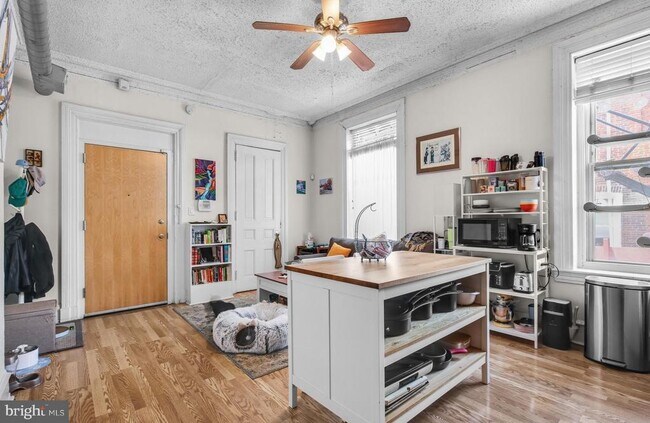 Building Photo - 3017 W Girard Ave